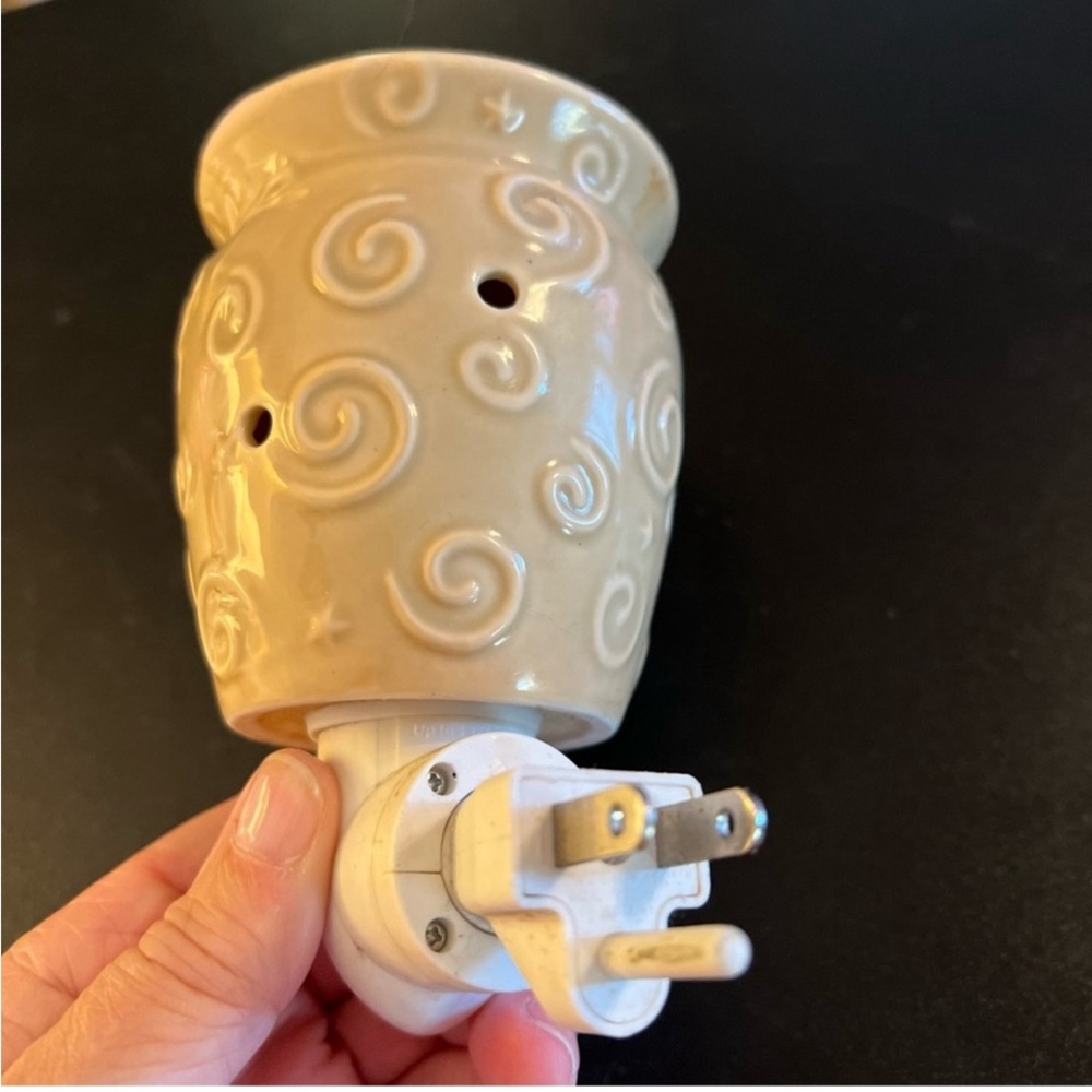 NIB Scentsy Plug-in Warmer | Never used box included | Portable | Rustic Star ⭐️ - Picture 3 of 11